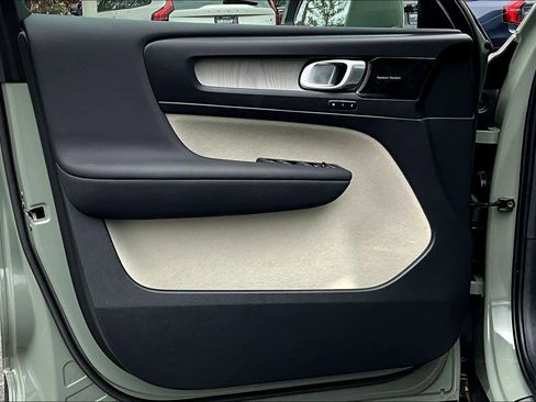 Certified 2023 Volvo XC40 B5 Ultimate w/ Protection Package Premier image 20