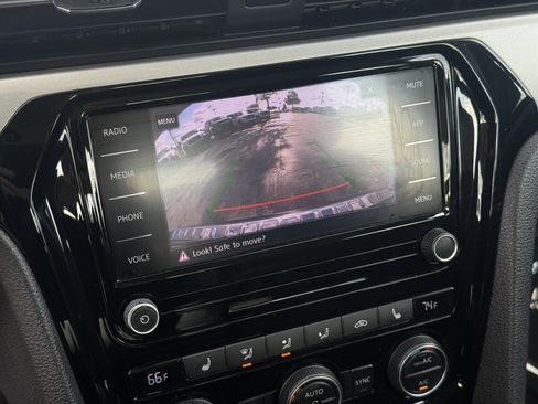 Used 2022 Volkswagen Passat 2.0T SE image 22