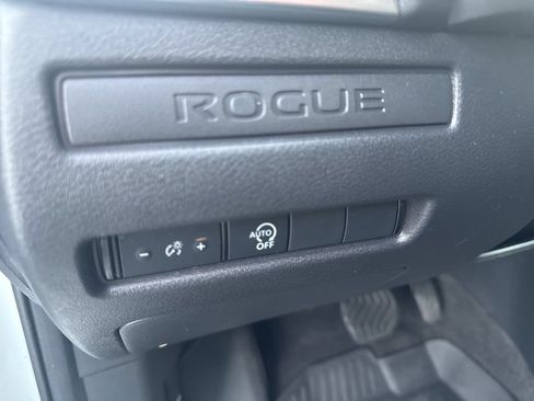 Used 2023 Nissan Rogue S AWD/4WD image 20