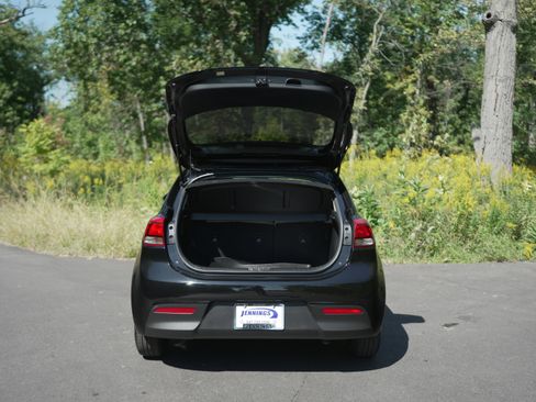 Used 2023 Kia Rio S image 7