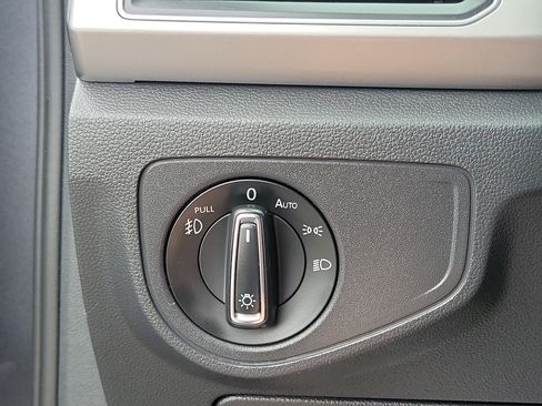 Used 2018 Volkswagen Atlas SE FWD image 12