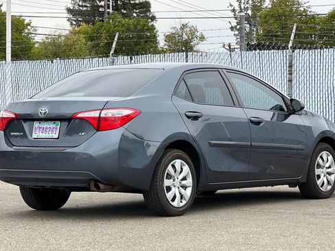 Used 2016 Toyota Corolla LE FWD image 3