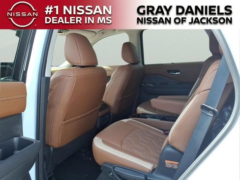 New 2026 Nissan Pathfinder Platinum FWD image 27