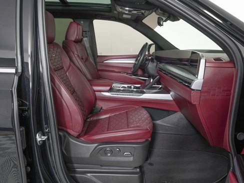 Used 2025 Cadillac Escalade Premium Luxury w/ Touring Package image 9