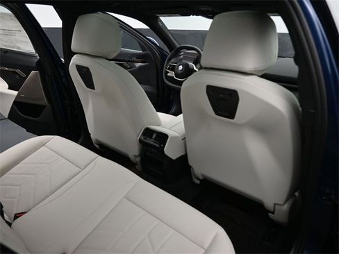 New 2025 BMW 530i w/ Executive Package image 29