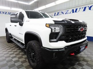 Used 2025 Chevrolet Silverado 2500 ZR2 w/ Technology Package video 3