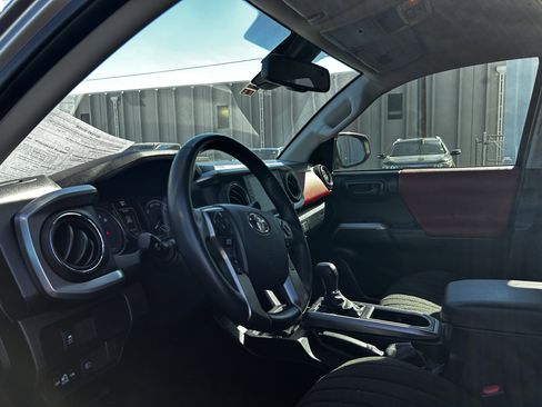 Used 2023 Toyota Tacoma SR5 w/ Technology Package image 10