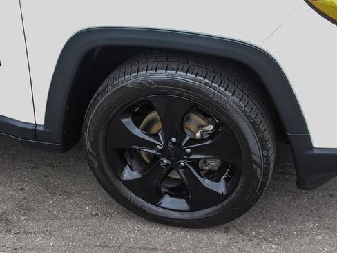 Used 2019 Jeep Compass Latitude FWD image 12