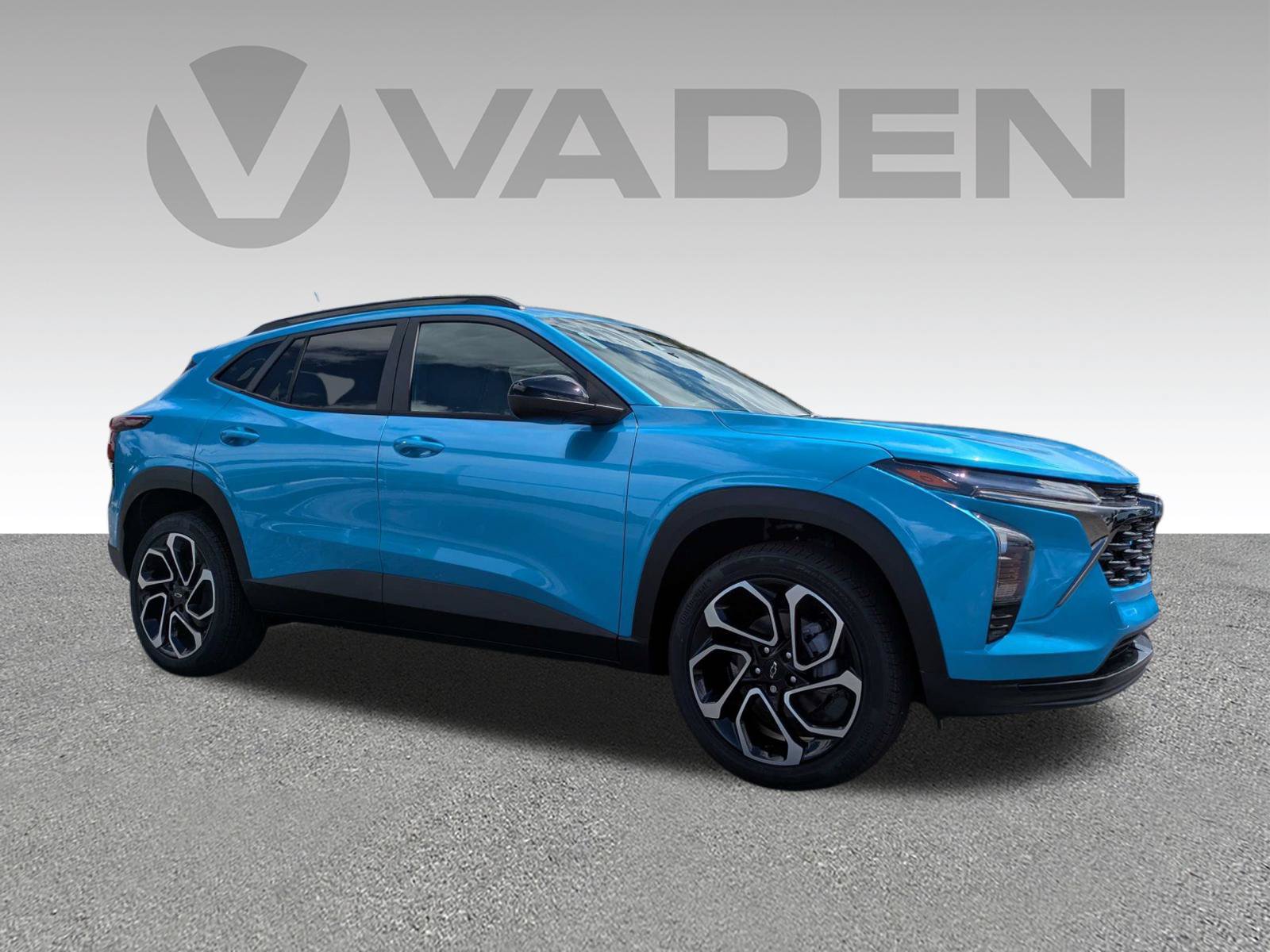 New 2026 Chevrolet Trax RS w/ Sunroof Package FWD image 3