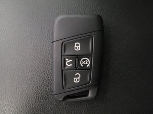 Used 2023 Volkswagen Taos SE w/ Black Wheel Package FWD image 32