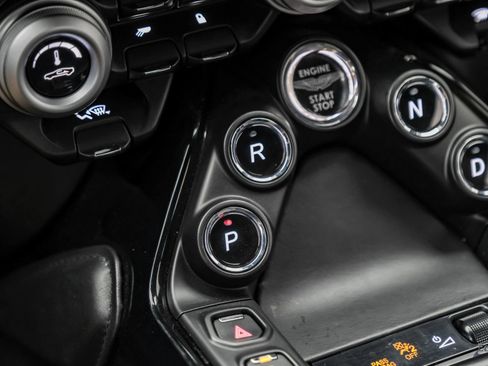 Used 2022 Aston Martin V8 Vantage Coupe RWD image 73