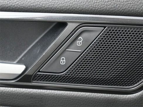 Used 2024 Volkswagen Tiguan SE R-Line image 14