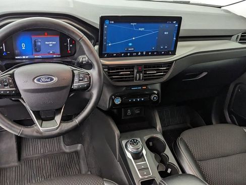 Certified 2025 Ford Escape SE w/ Class II Trailer Tow Package FWD image 3