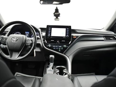 Used 2024 Toyota Camry SE image 18