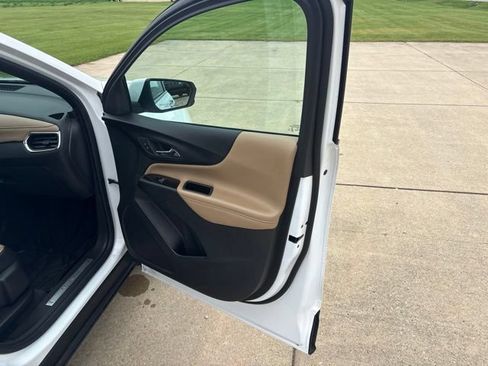 Used 2024 Chevrolet Equinox Premier w/ LPO, Floor Liner Package FWD image 22