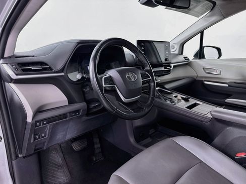 Certified 2021 Toyota Sienna XLE w/ XLE Plus Package FWD image 9