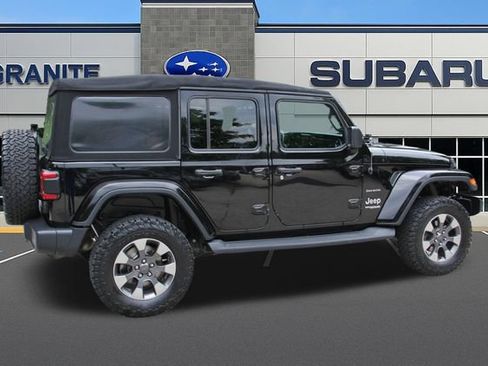 Used 2018 Jeep Wrangler Unlimited Sahara AWD/4WD image 9