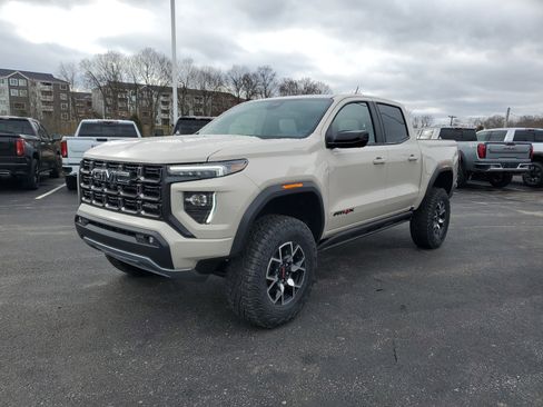 New 2026 GMC Canyon AT4X w/ LPO, Black Badging Package image 9