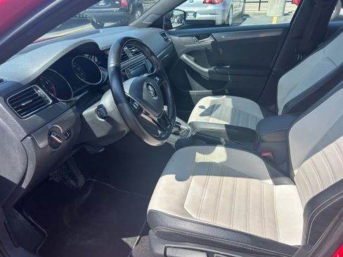 Used 2016 Volkswagen Jetta Sport image 6