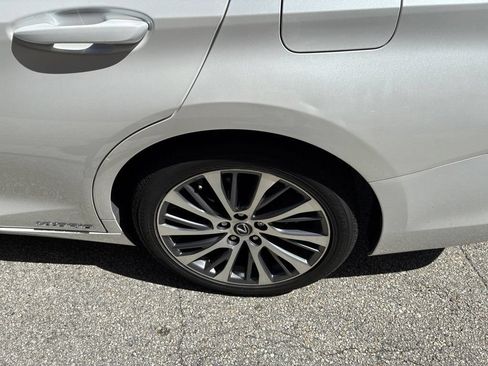 Used 2020 Lexus ES 300h w/ Premium Package FWD image 12