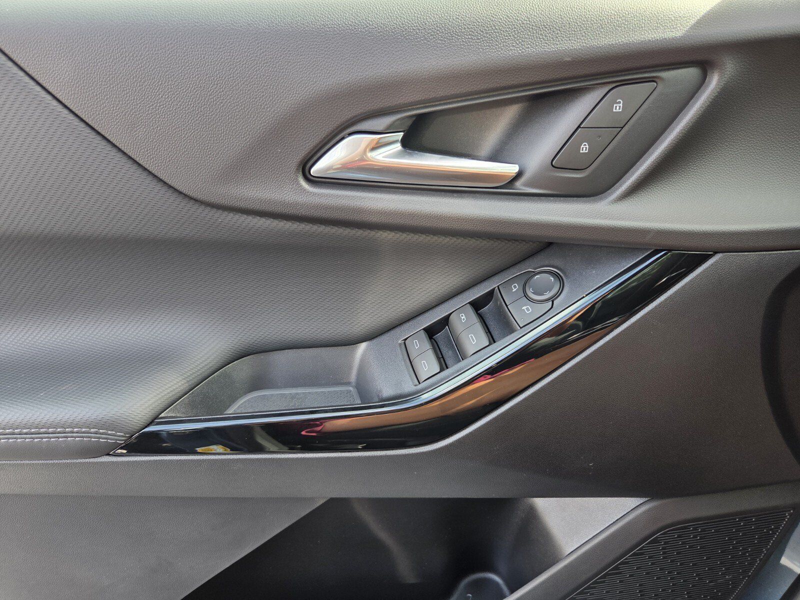 New 2027 Chevrolet Equinox ACTIV w/ Safety and Technology Package FWD image 11