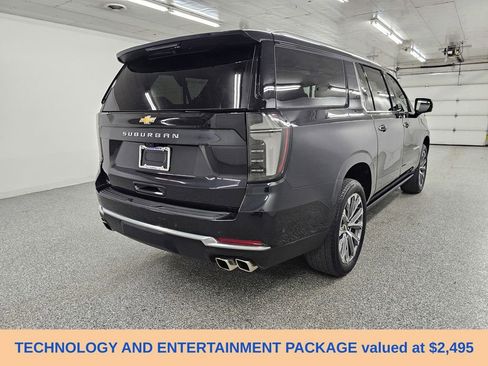Used 2025 Chevrolet Suburban High Country AWD/4WD image 4