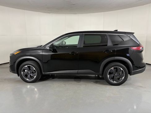 Used 2024 Nissan Rogue SV FWD image 5