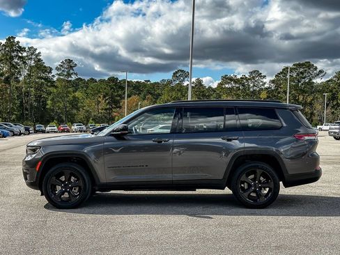 Used 2023 Jeep Grand Cherokee L Laredo image 4