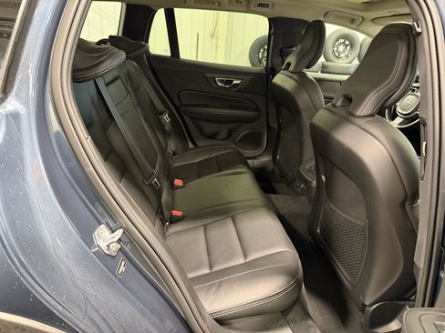 Used 2020 Volvo V60 T5 Cross Country w/ Protection Package Premier image 31