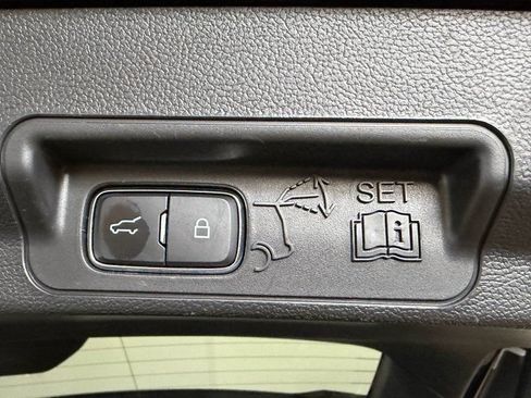 Used 2022 Ford Explorer XLT RWD image 15