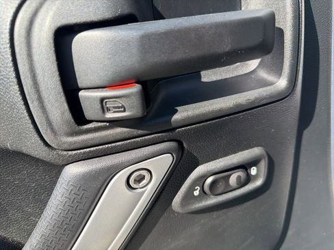 Used 2017 Jeep Wrangler Sahara w/ Connectivity Group image 16