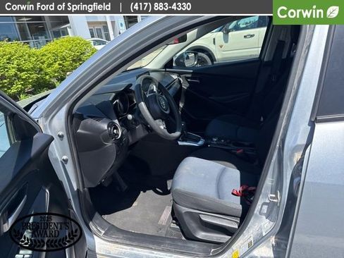 Used 2019 Toyota Yaris LE FWD image 12