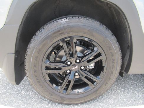 Used 2023 GMC Terrain AT4 w/ Tech Package AWD/4WD image 8