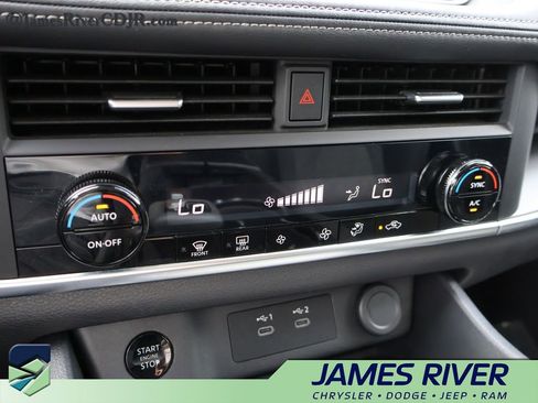 Used 2025 Nissan Rogue SV FWD image 36