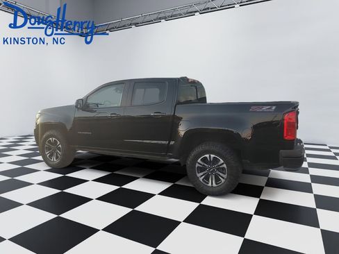 Used 2022 Chevrolet Colorado Z71 AWD/4WD image 3