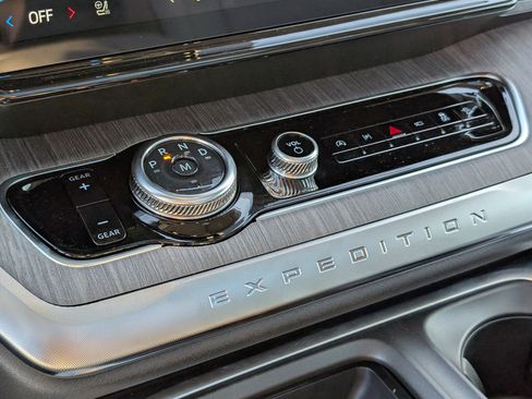 New 2025 Ford Expedition Max Platinum w/ Platinum Ultimate Package image 17