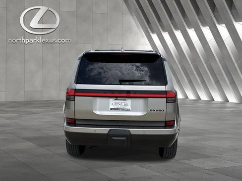 Certified 2025 Lexus GX 550 w/ Accessory Package (2T) image 8