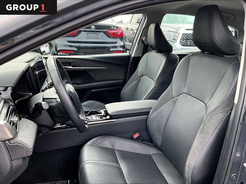 Used 2025 Toyota Camry XLE image 8