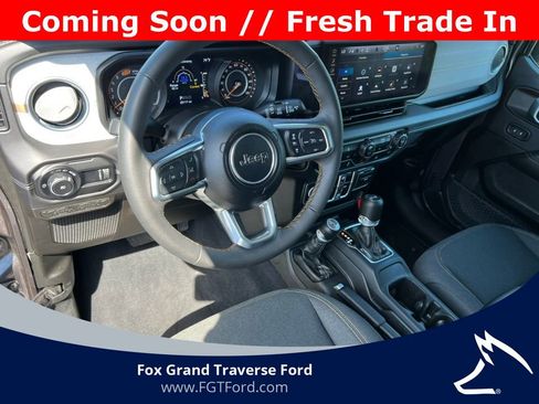 Used 2025 Jeep Wrangler Unlimited Sahara AWD/4WD image 13