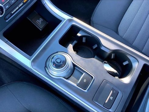 Certified 2024 Ford Edge SE w/ Black Appearance Package image 15