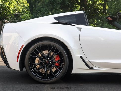 Used 2016 Chevrolet Corvette Z06 w/ 2LZ Preferred Equipment Group RWD image 10