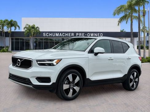 Used 2020 Volvo XC40 T4 Momentum w/ Protection Package Premier FWD image 3