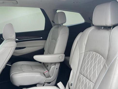 Used 2023 Buick Enclave Avenir image 10