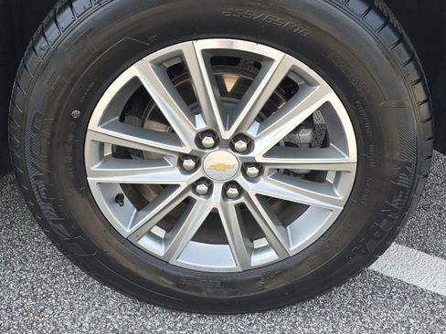 Used 2023 Chevrolet Traverse LT FWD image 10