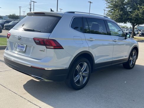 Used 2018 Volkswagen Tiguan SEL Premium AWD/4WD image 9
