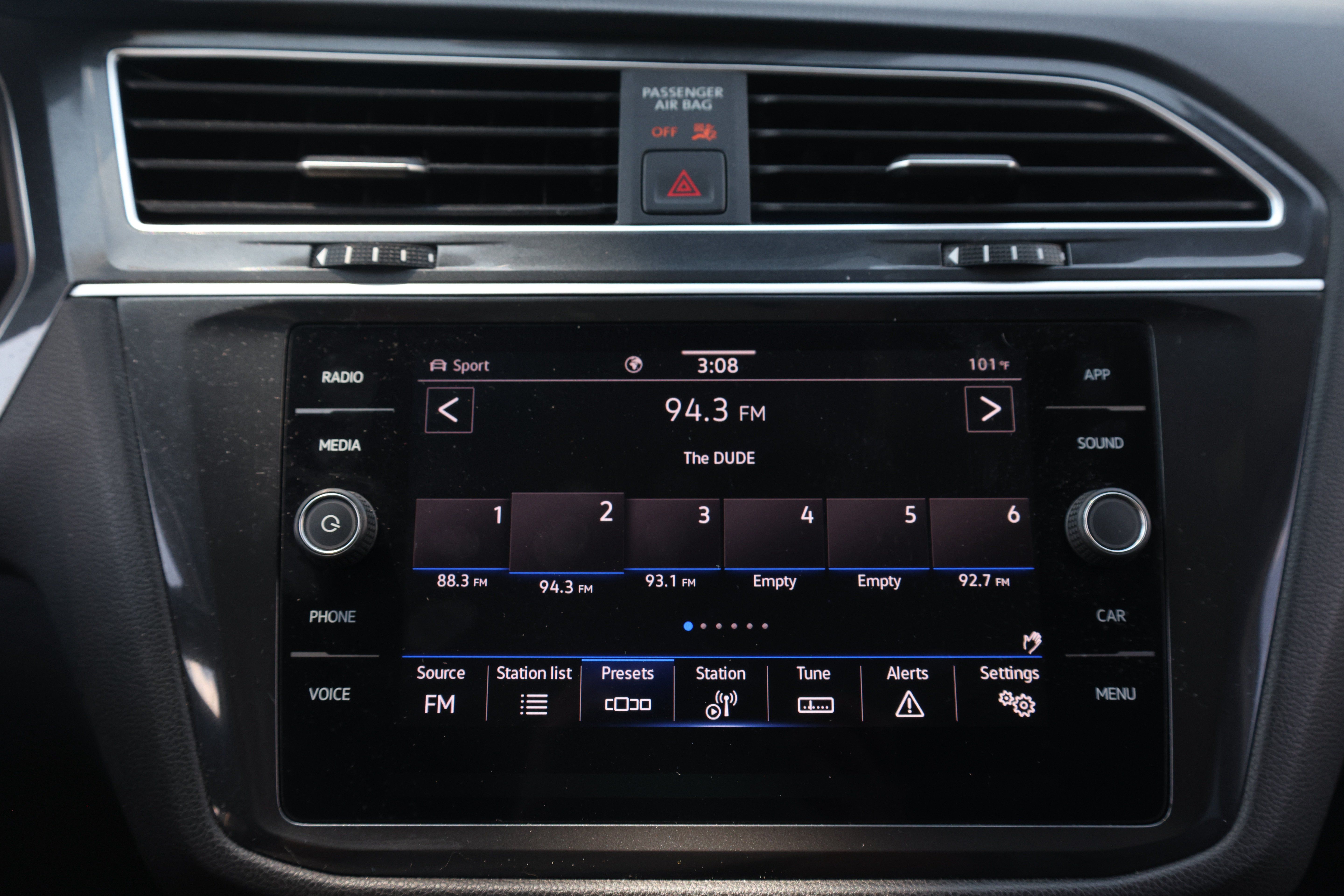 Used 2024 Volkswagen Tiguan SE AWD/4WD image 10
