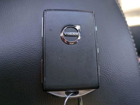 Certified 2025 Volvo XC40 B5 Core image 26