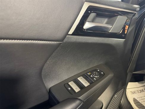 Used 2025 Mitsubishi Outlander SE image 14