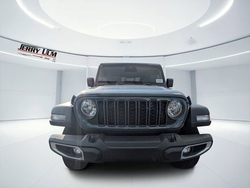 New 2026 Jeep Gladiator Sport image 7