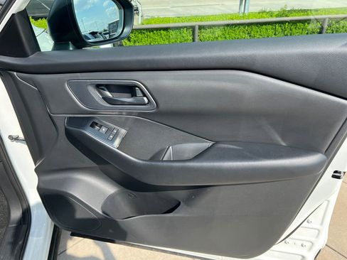 Used 2024 Nissan Rogue S FWD image 6